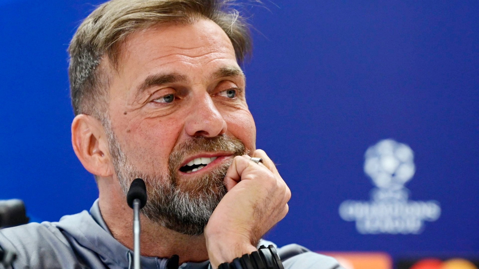 克洛普接受采访时回应了自己与皇马帅位之间的传闻，他表示自己不会执教皇马。克洛普