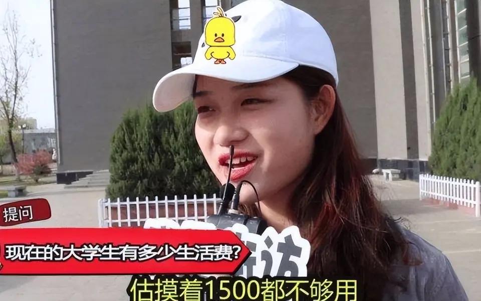 女儿吼父亲“没钱别生我”！父亲回怼火上热搜，网友：骂醒多少白眼狼大学生女儿