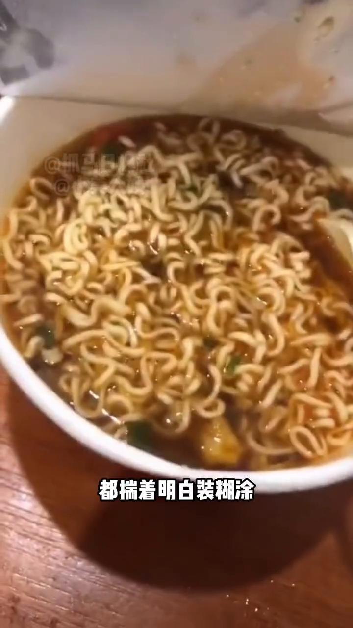 三兄弟一起过年，没一个人买菜，公婆说要跟我们分家。三个和尚没水喝就是这个道理。