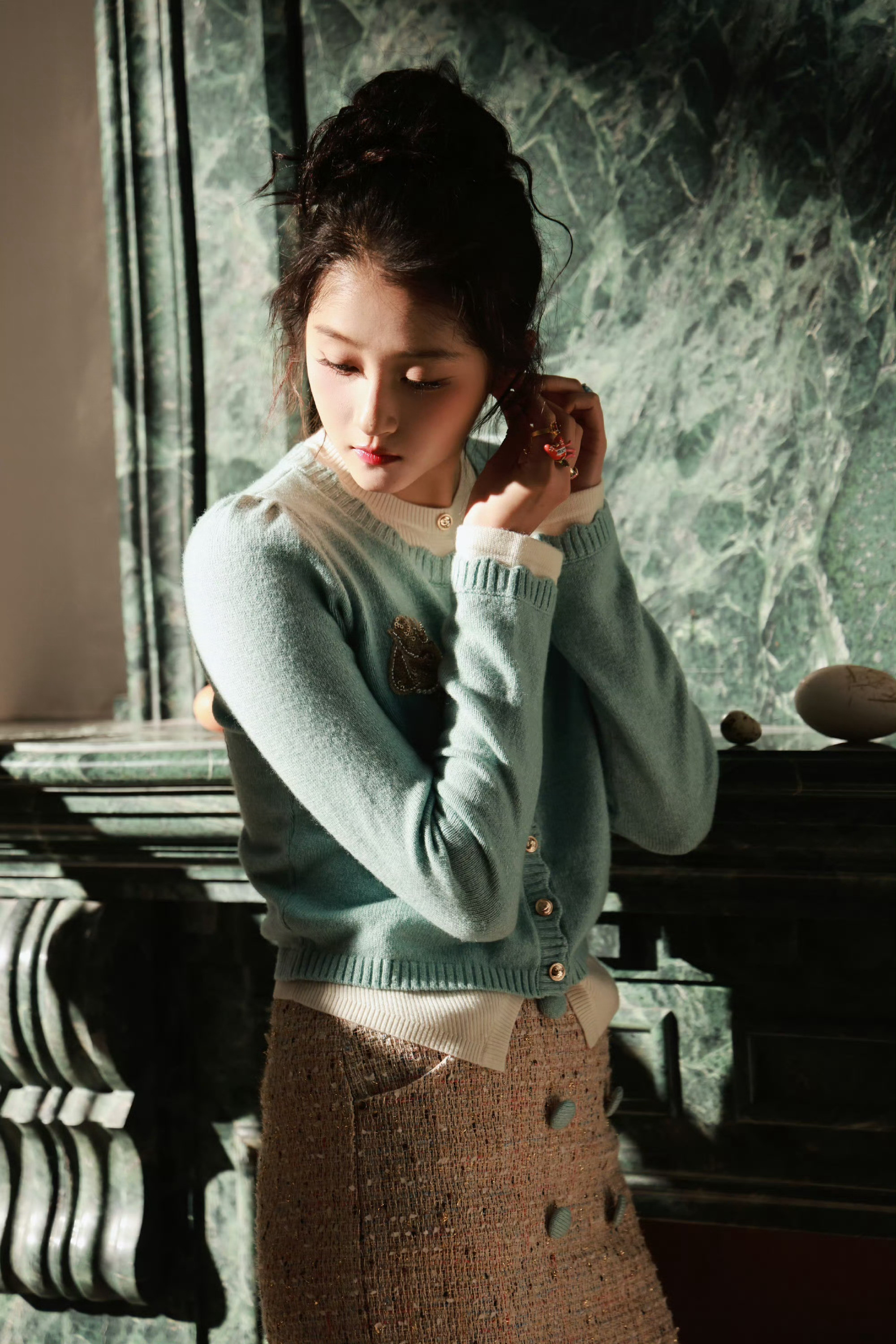 关晓彤新造型是女儿是妈妈好爱新风格的晓彤！演员的塑造性，什么造型都能轻松拿捏