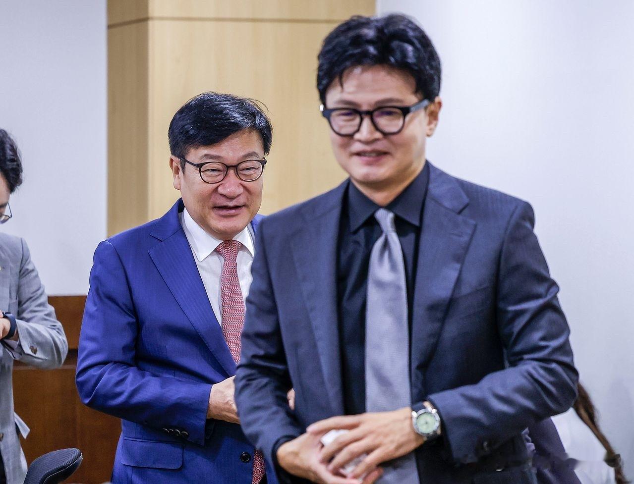 7月1日，韩国国民力量党院内代表郑点植叫停党内针对亲韩东勋派系议员的惩戒，给党首