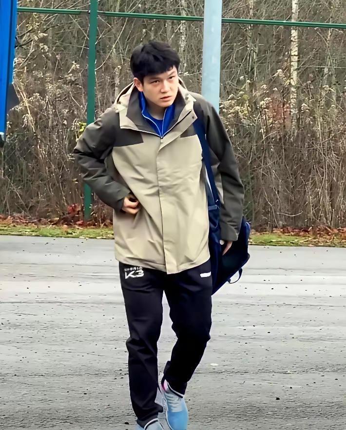 别再迷信练得越久越厉害。樊振东在德甲联赛带队连胜，状态火得发烫。翻他日常训