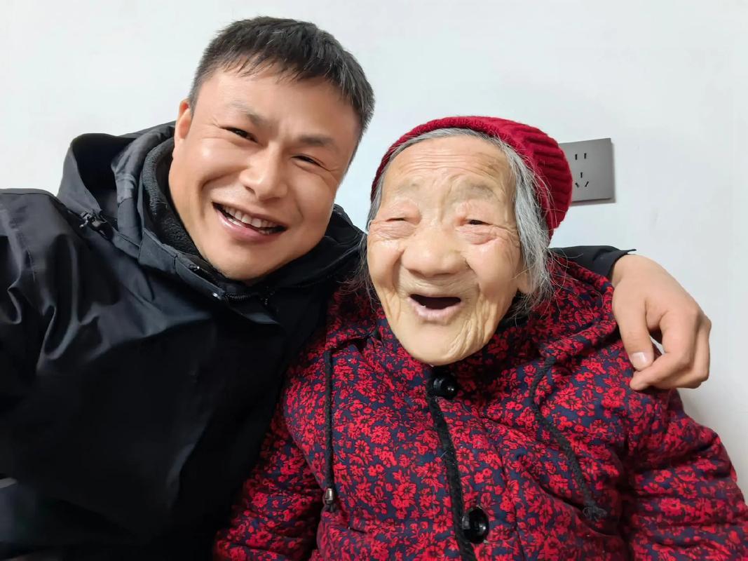 近日，一位101岁高龄奶奶的长寿秘诀，如一阵清风，吹进了大众的心田，引得众人纷纷