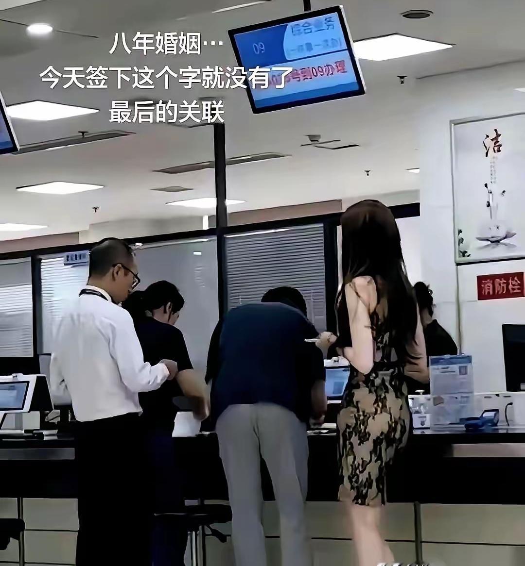 “这男的瞎了吧？老婆这么漂亮也舍得离？