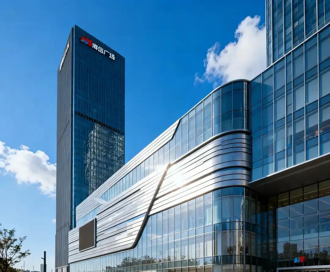 青岛海信广场黑五VIP日一天卖了3亿，比去年多出整整一半。商场直接通宵营业，