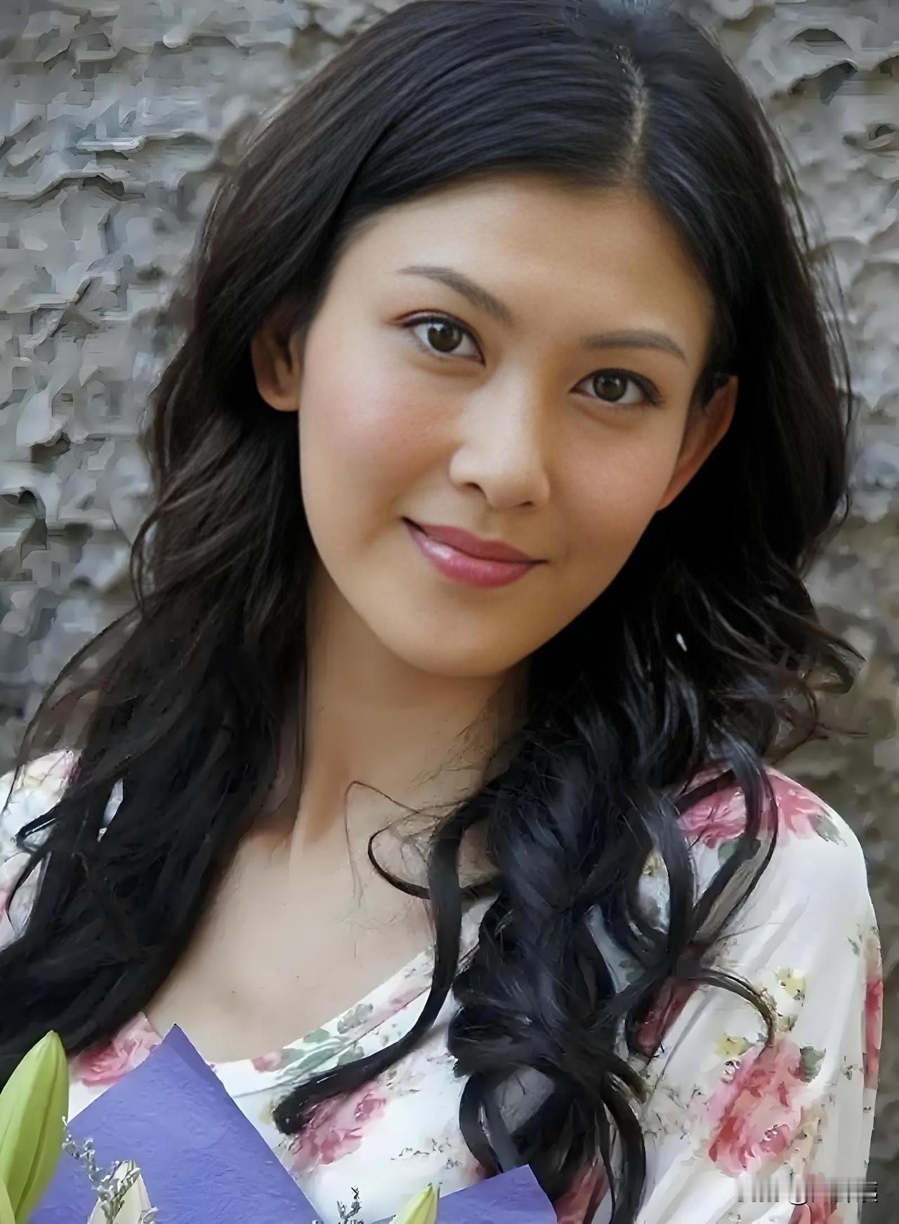 李彩桦：男朋友我只要小鲜肉，跟我约会的男生都是一些98年、00年、03年的。