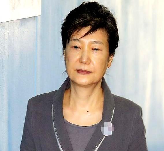 李在明当选，有人欢喜欢喜有人愁。朴槿惠估计会很难受，原本金文洙答应她，只要自己