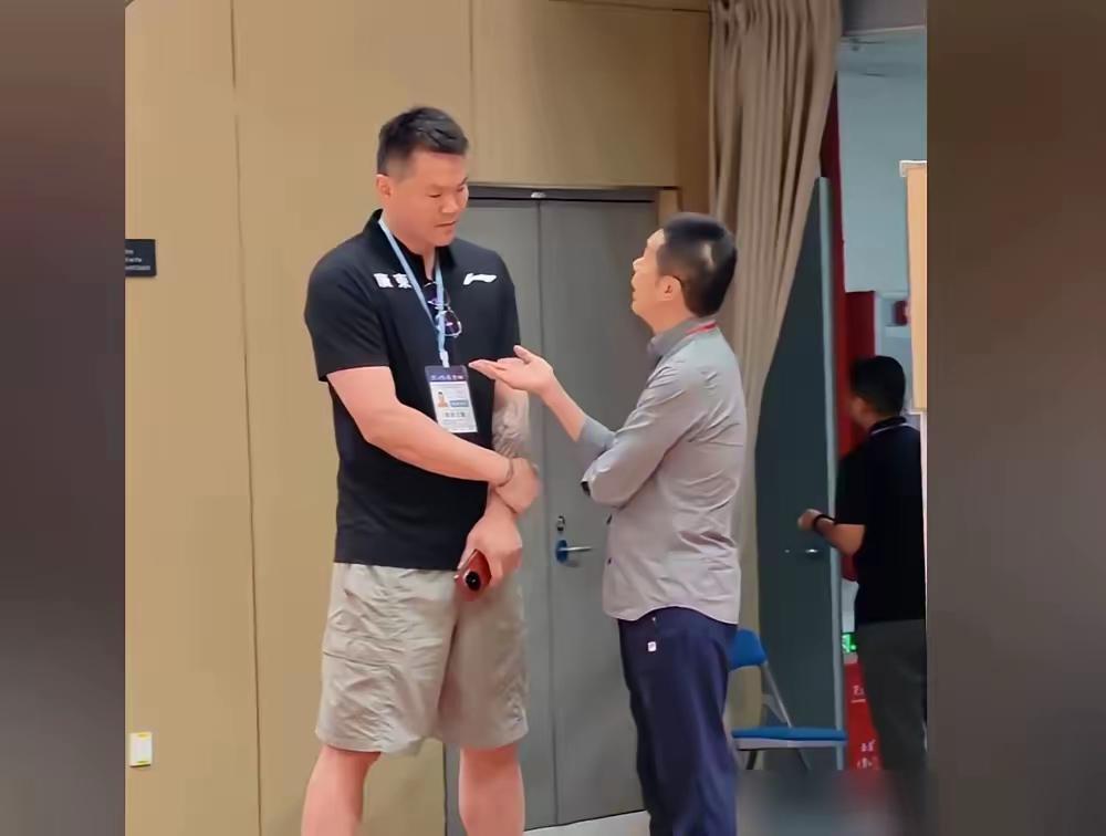 广东球迷看到这样的消息恐怕又要不高兴了？根据资深篮球媒体人管维佳主持的体坛篮球秀