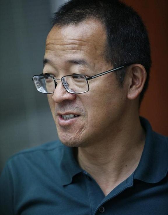 俞敏洪抛出惊人言论，他说：“我有两个大学男同学已经死了，都是家庭条件很好，但俩人