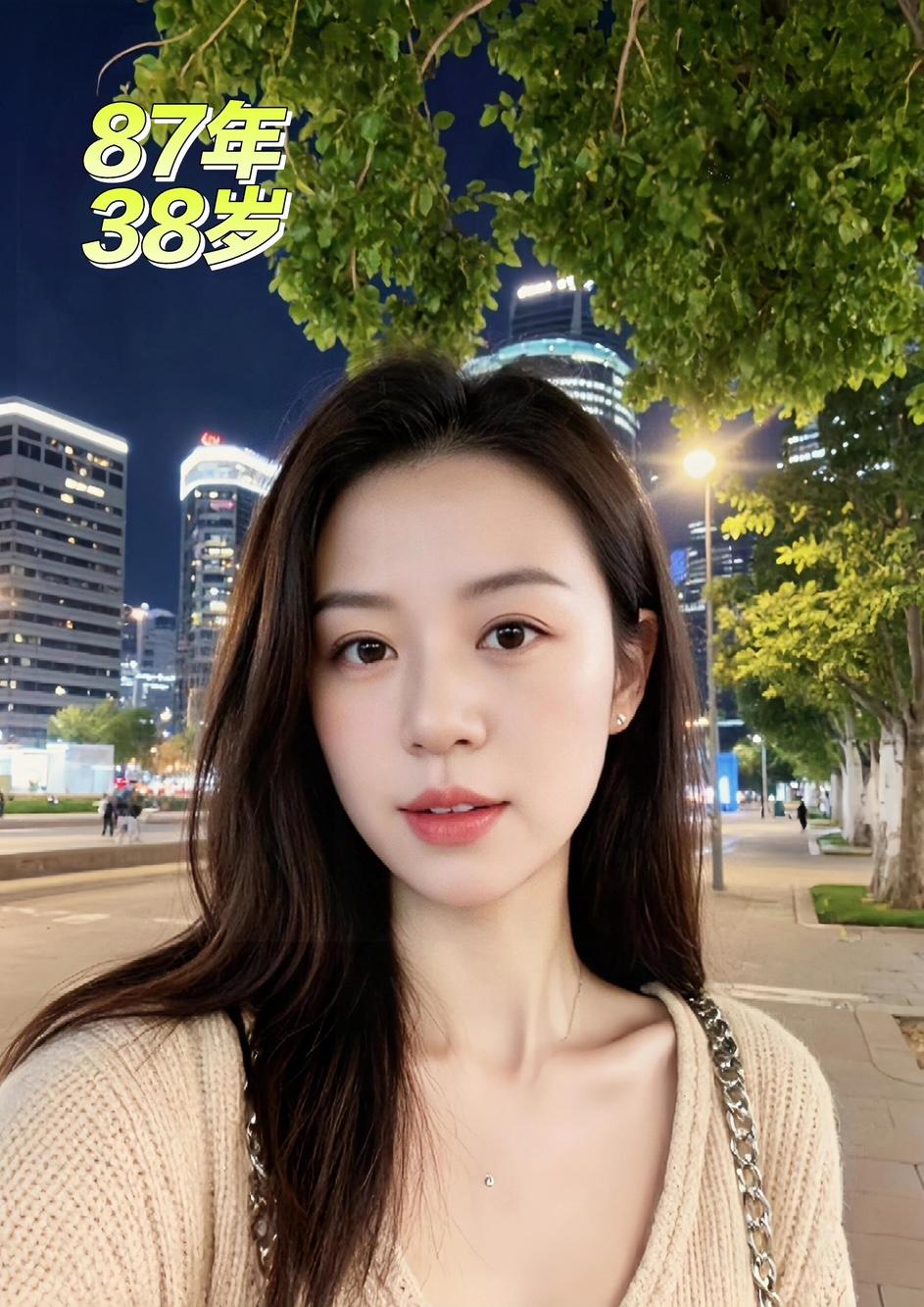 温柔眼镜少女，简约自然美