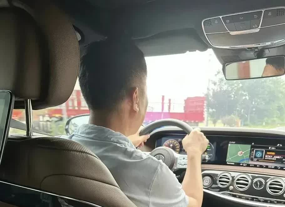 爸爸开了半⁫辈子⁫⁡车⁯⁣‌﻿​，⁫⁯⁮他⁬教⁢我⁤的⁪⁭‌开⁭车⁪⁭技⁭﻿⁭巧