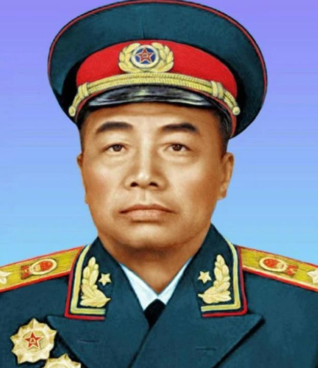 1955年大授衔，彭德怀看完拟定名单，把茶杯往桌上一墩，对毛主席说："解方是志愿