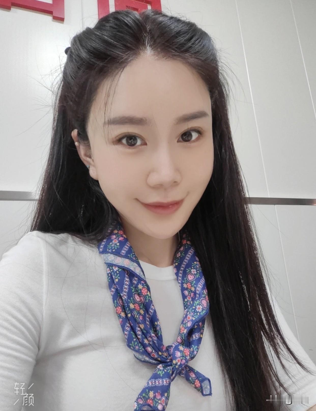 一个有涵养的女人都有哪些特点举止优雅，行为得体。