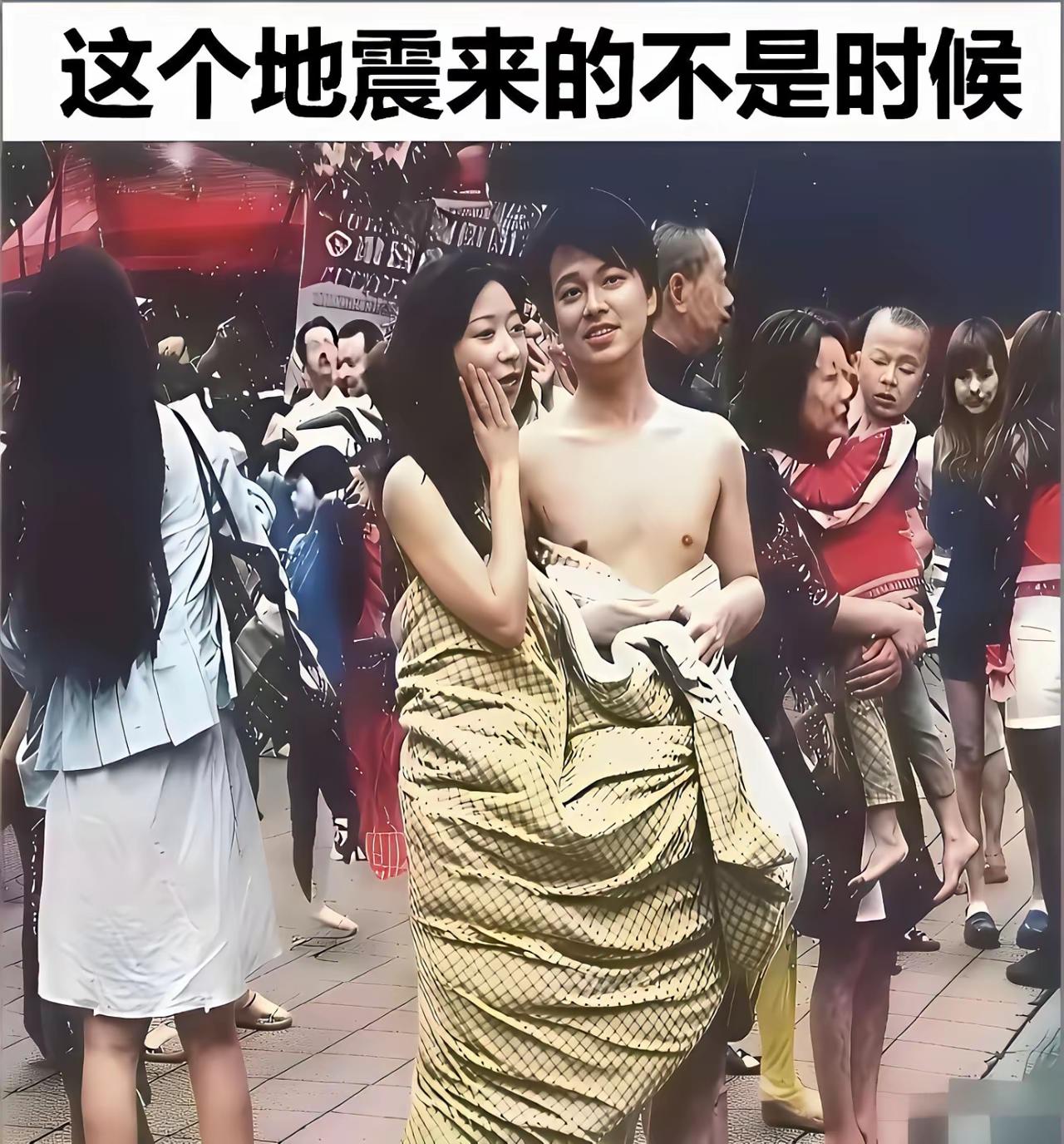 右上角是个什么鬼啊🤮这人拍的比鬼都难看