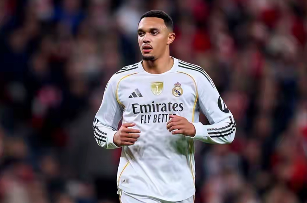 皇马边卫阿诺德再次遭到英格兰主帅图赫尔无视，就一个原因，和队友装大哥。图赫尔说过