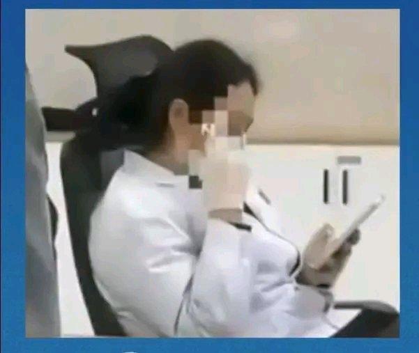 2026年1月5日，四川甘洛一医院收费员玩手机让多人排队的事闹大了。当时好多患者