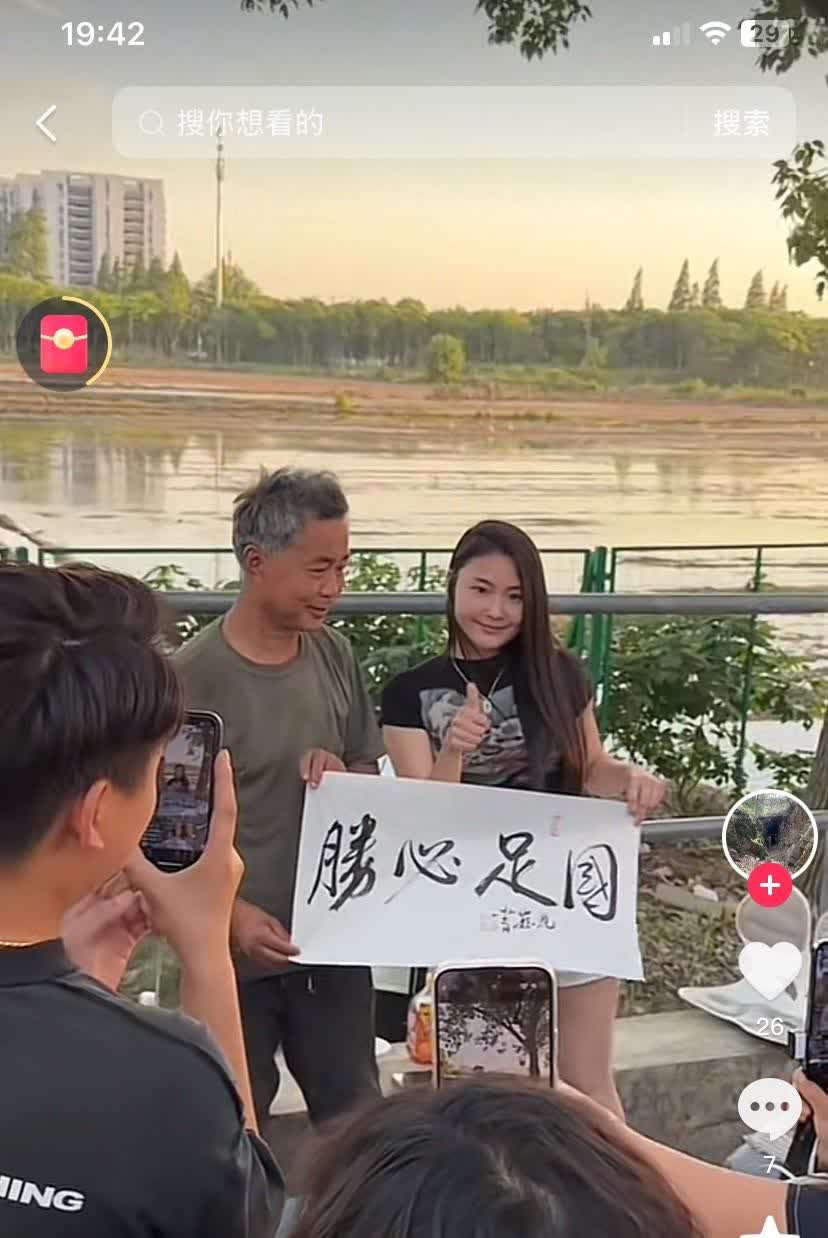流浪大师持续走红，追随的主播越来越多，原来高科圈的李思颖，烤鸭哥，帐篷，萍水相逢