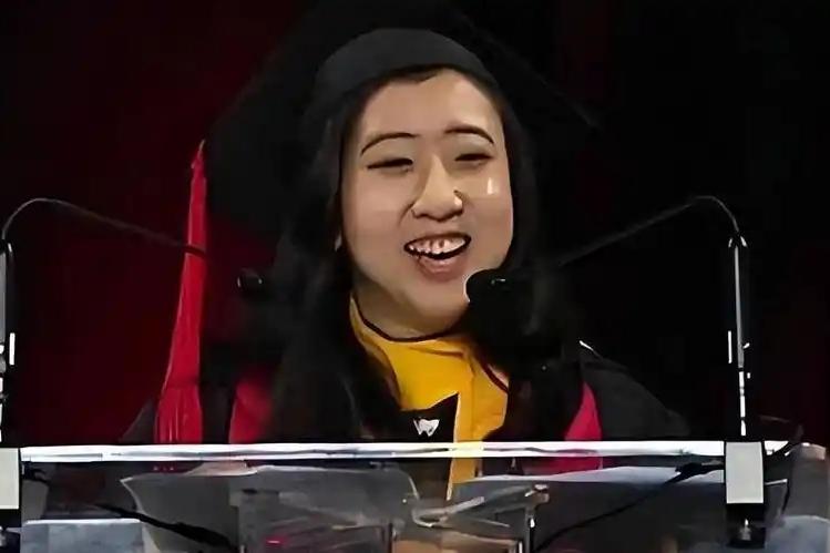 空气香甜女孩杨舒平，说不定因祸得福，躲过了美国的“斩杀线”。曾经说“美国的空