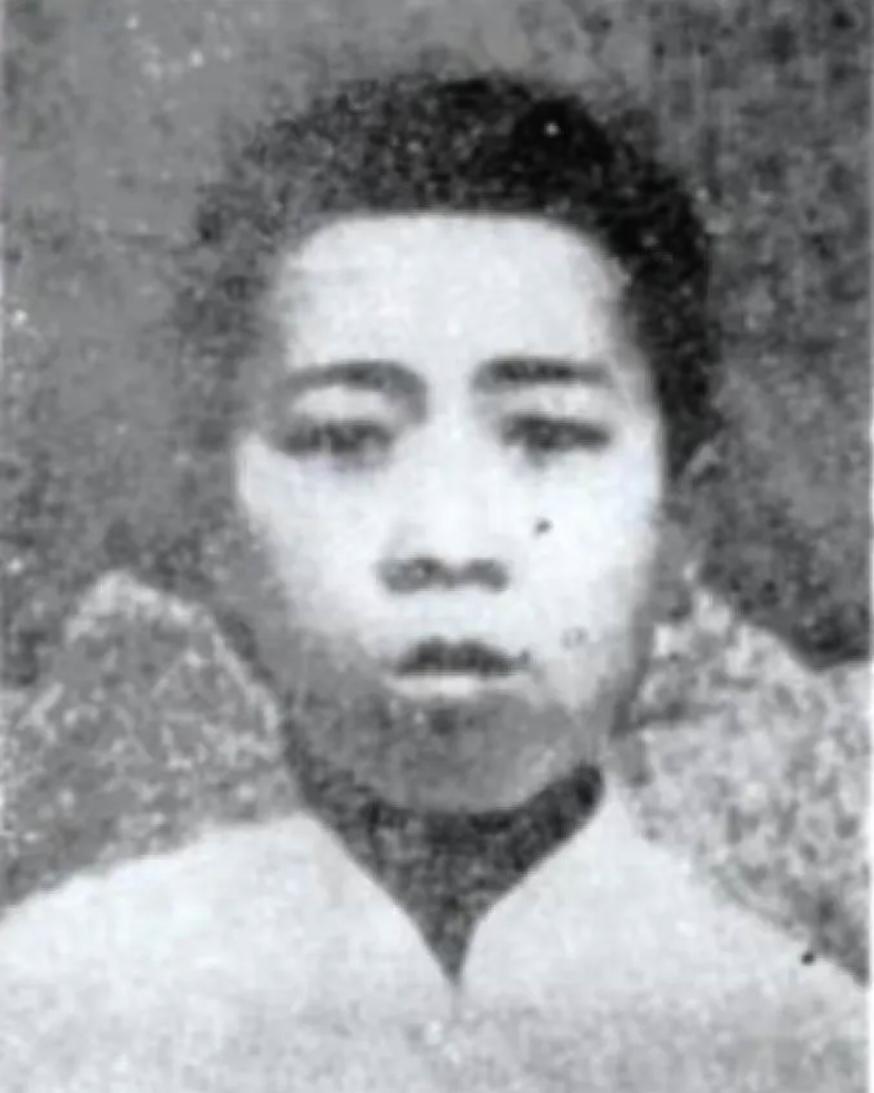 1944年，汉奸王铭发现日军即将进村，就带人在村口敲锣打鼓，欢迎日军进村，谁知日