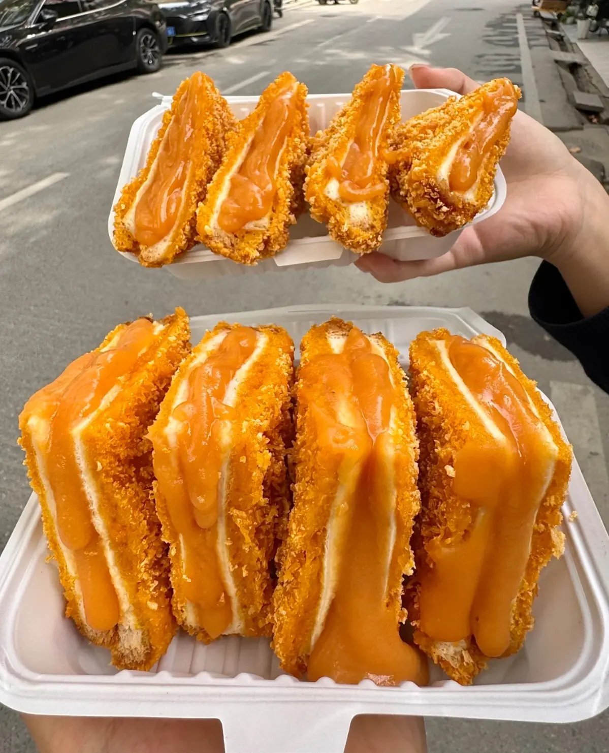 哇塞，这个咸蛋黄味的，看着就好吃