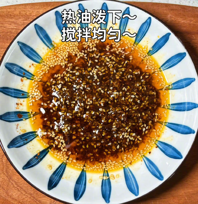 香肠有了～空气炸锅也有了～手也有，做出来的淀粉肠有学校门口的味道。