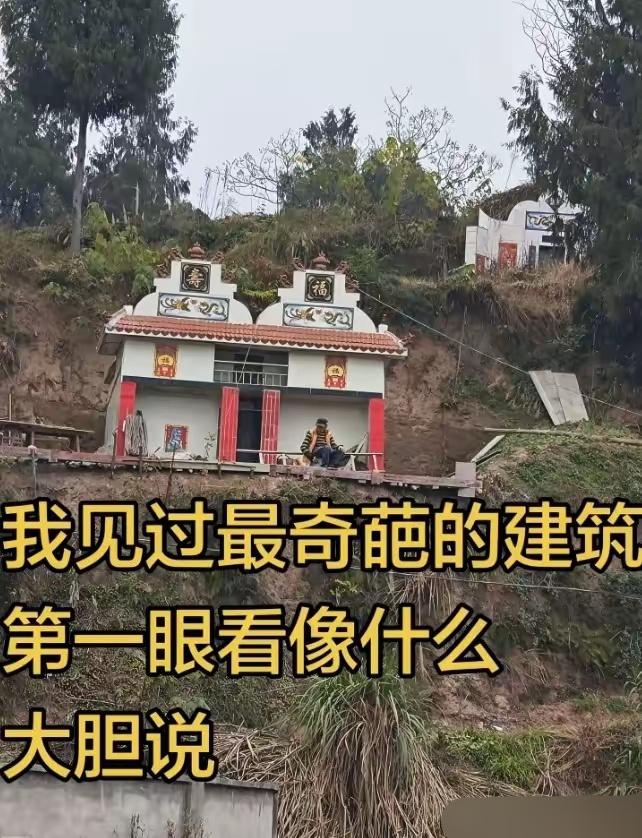 好想去问问大爷这个设计师在哪里找的，建了村里最亮眼的房子。大爷建房