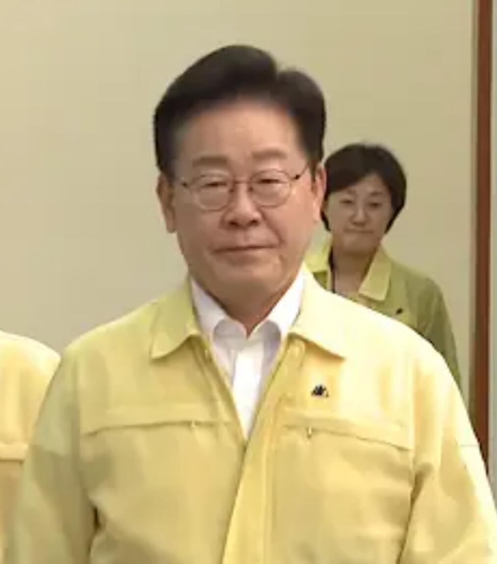 李在明总统支持率跌至36.3%||于25日公布的民调结果显示，李在明总统对国家事