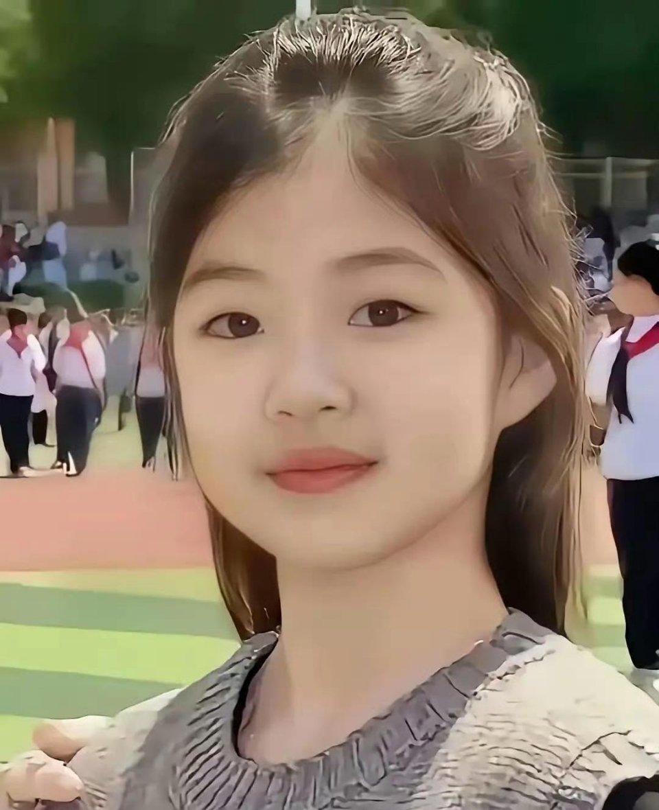 章子怡的女儿已经十岁了长相偏清纯挂