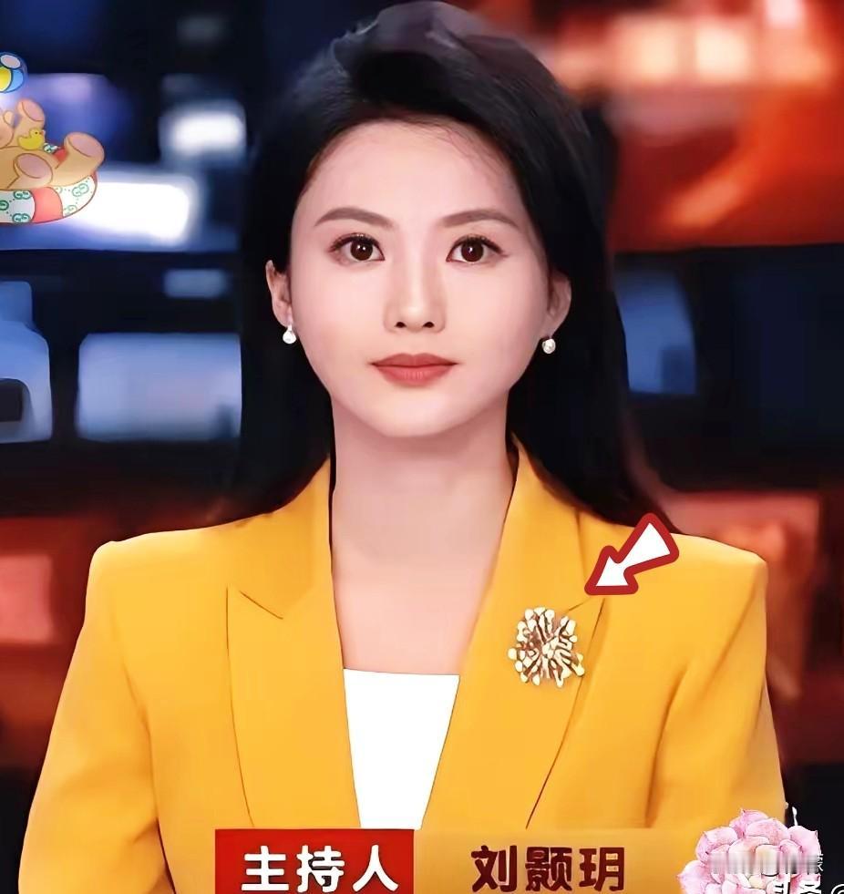 近几日看央视，总感觉不对劲。以前的主持人，那脸盘子多周正。一脸的国泰民安相，