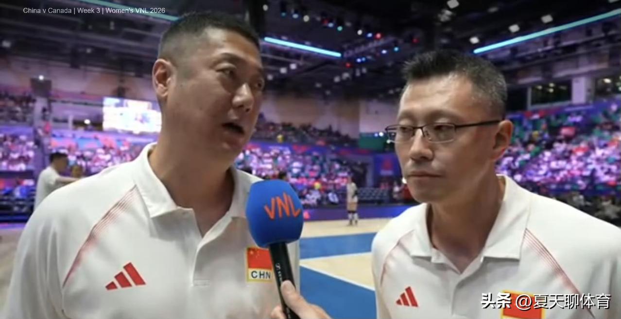 中国女排第二局输得非常狼狈，刁琳宇替补上场，跟攻手的配合有很大问题，董禹含换下唐