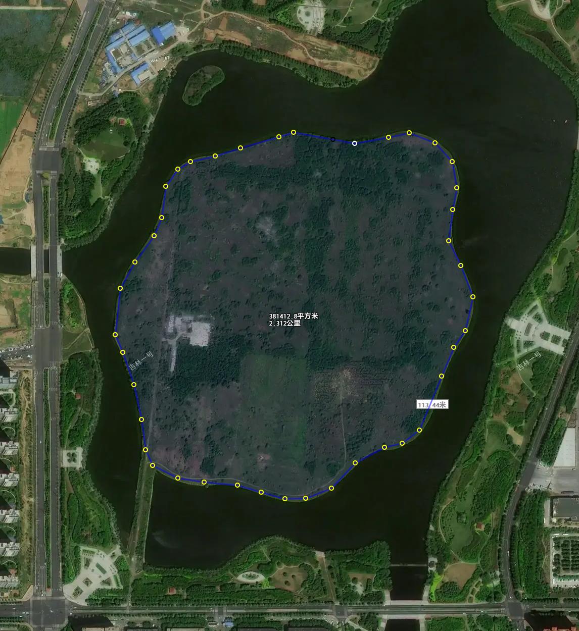 荒久了，这是郑州主城区一个580亩的小岛！郑州高新区双湖新城湖心岛已经圈起来有