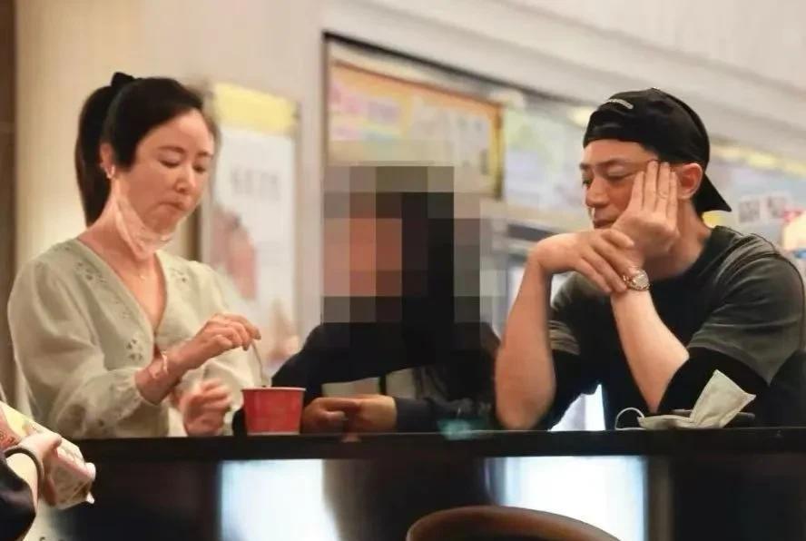 霍建华林心如科技手段得子？霍建华和林心如最近被狗仔拍到带着女儿小海豚出门玩耍，