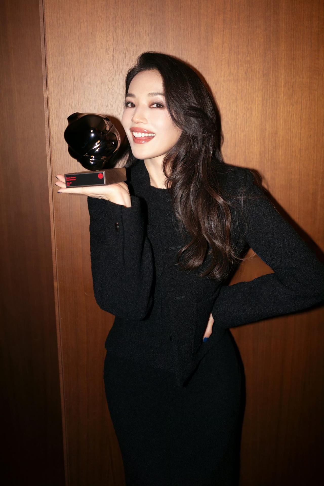 舒淇当导演了！她首部自编自导的电影《女孩》拿下第30届釜山国际电影节最佳导演奖
