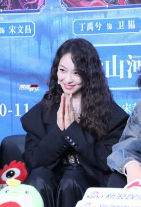 救命！宋茜这波黑衣造型杀疯了！简约黑衣高级感拉满，搭配凌厉妆容，又酷又拽气场两米