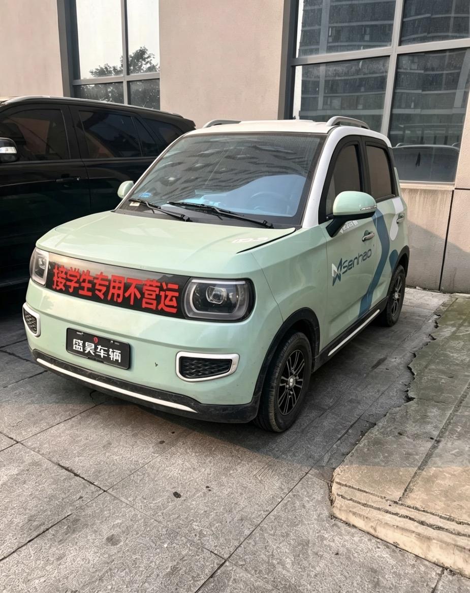 邻居老大哥的这辆老头乐，曾多次被交警盘查，交警还以为他在跑黑出租。于是，他去广告