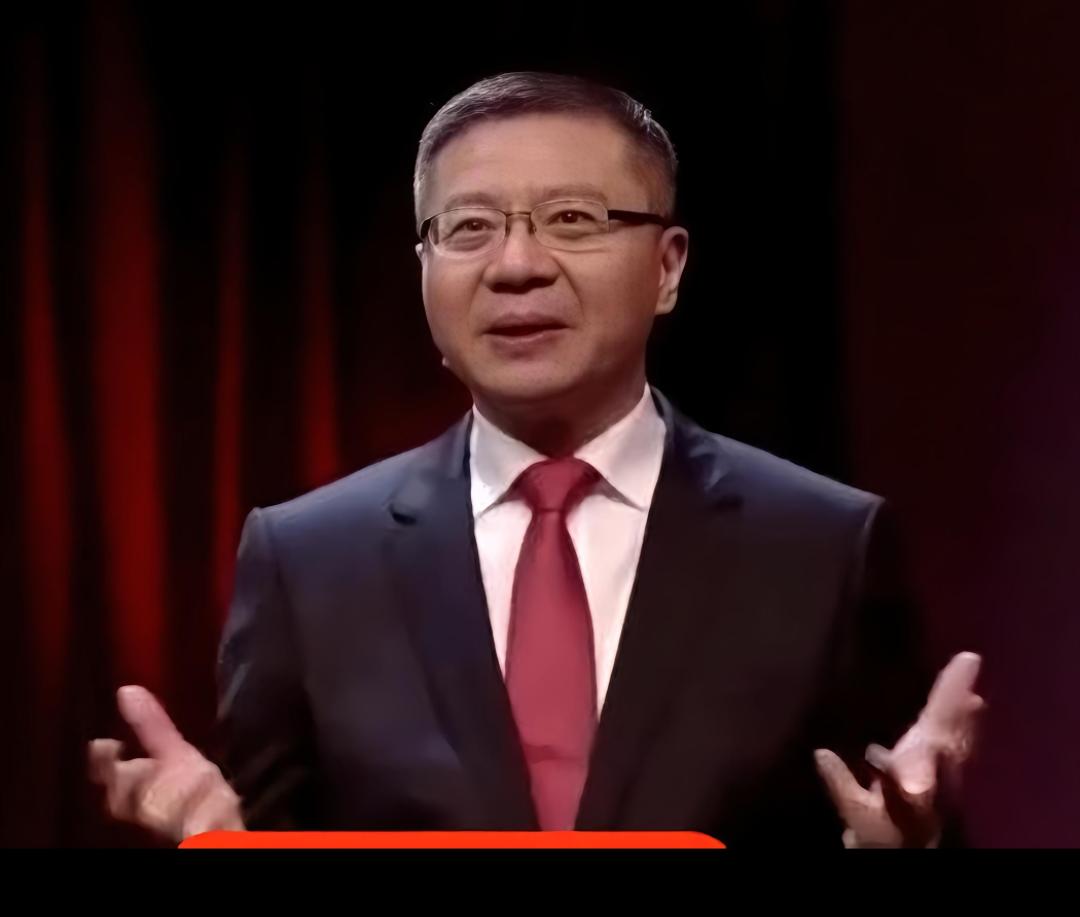 这位张教授几年前就在媒体说过，中国人要有自信，别总是比较那些高收入退休金过万元，