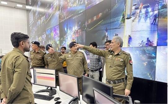 巴基斯坦媒体消息，旁遮普省警察总监乌斯曼·安华视察费萨拉巴德安全城市项目，确认该