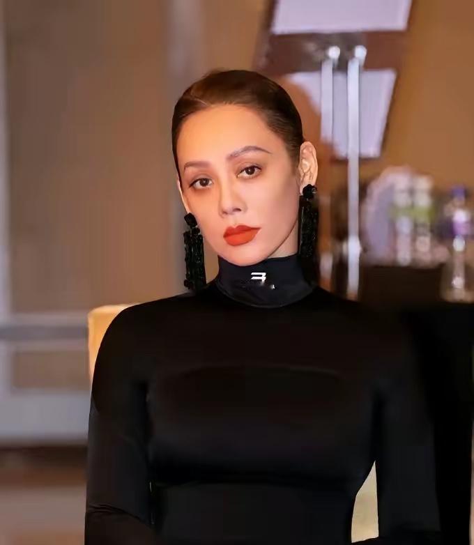 演员宁静说，我44岁就进入更年期了，还是徐帆提醒我的。当时我参加一档综艺节目，那