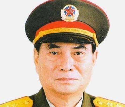 1996年，时任中央军委副主席的张万年来到山西视察，在饭桌上他听到了一名部队领导