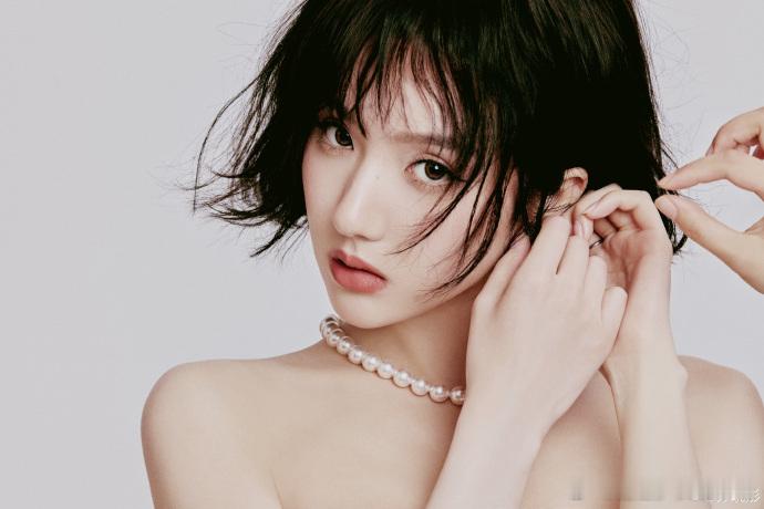 差点没认出这是苏晓彤苏晓彤短发完全不吃压力简直就是我的真人手办了吧，差点没认出