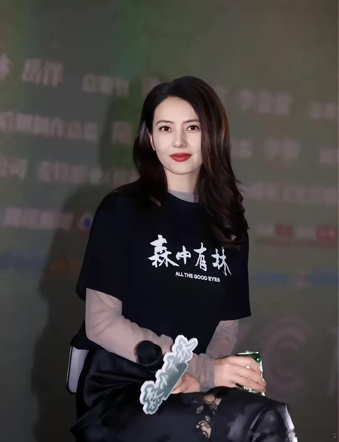 我能接受高圆圆47岁了，我也能接受高圆圆现在不怎么拍戏了，但我实在接受不了，47