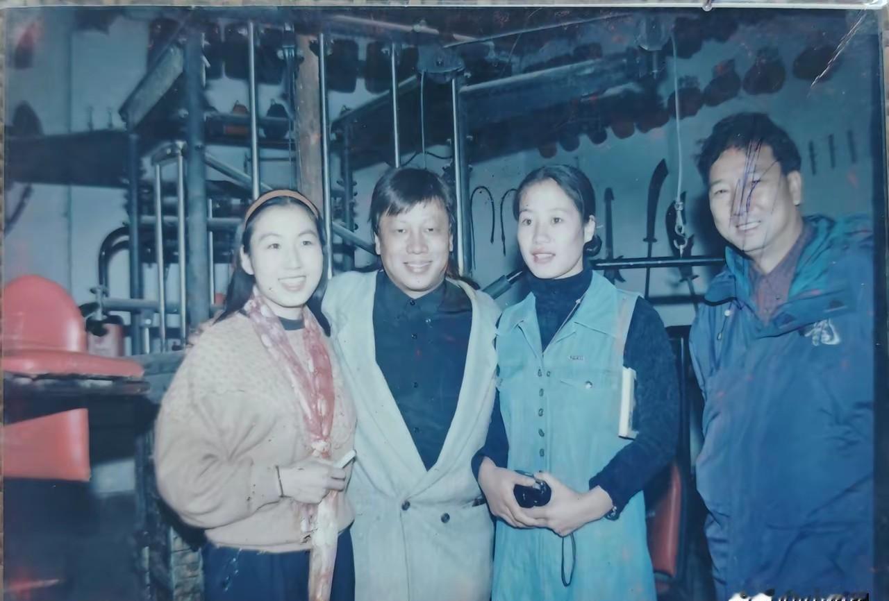 70岁的梁小龙被嘲“老缩水”，武术指导一句话戳破真相：花哨的伤道具，玩命的伤自己