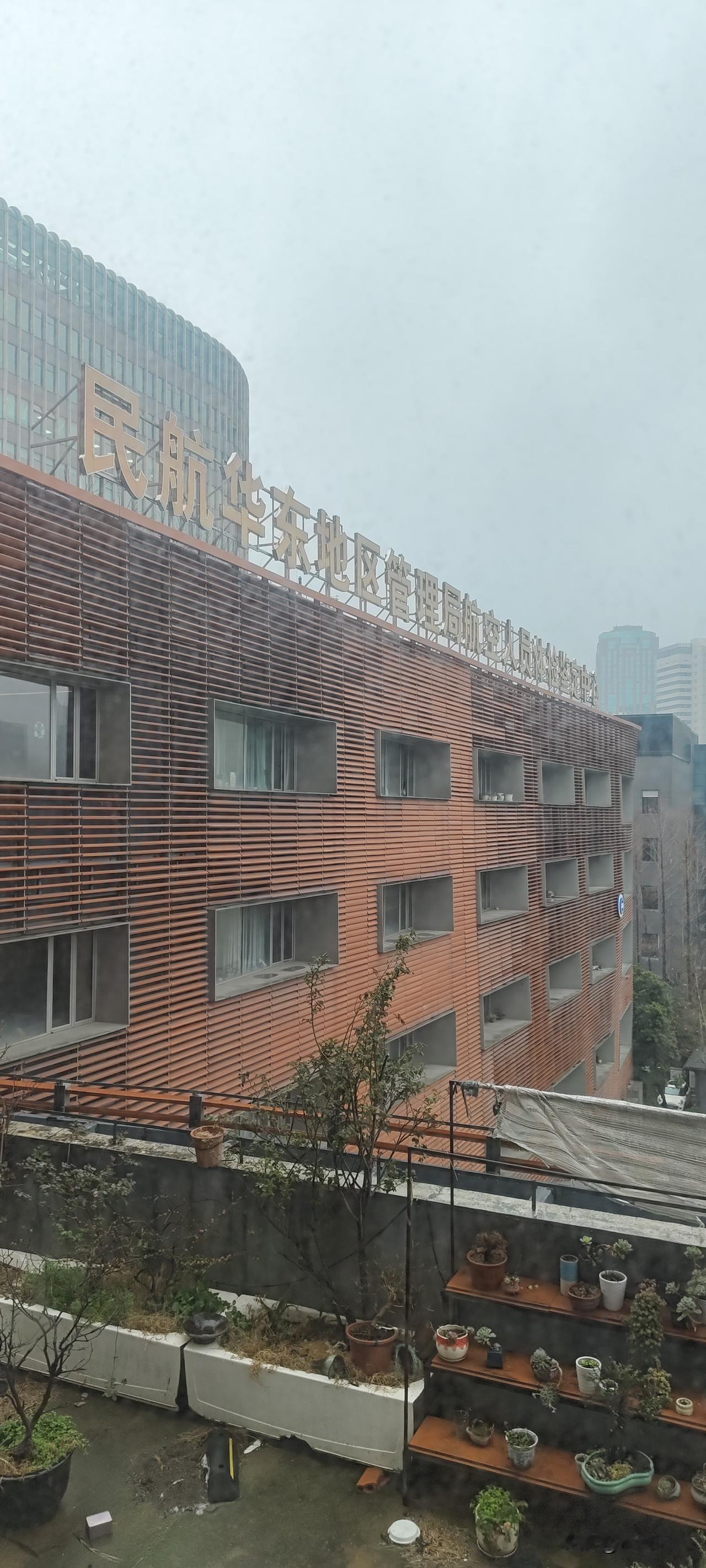 挂号，也可以曲线救国年纪一大，难免要看医生。小病自然是去小医院，方便，服务也不