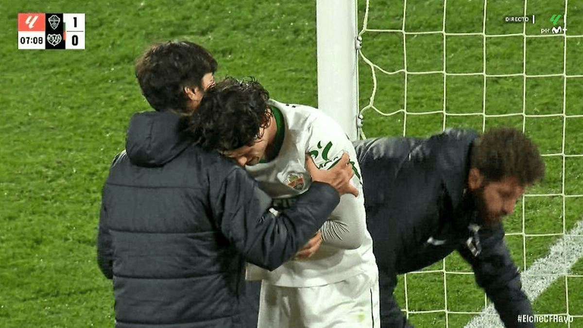 福特破门后庆祝受伤, 左肩重摔提前离场;伤情待定