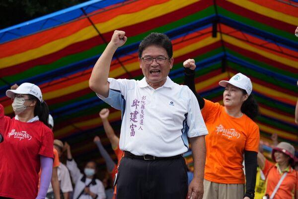 前绿营人士邱建富重话开呛：民进党派系像“政治蟑螂”彰化县长选战火药味持续升温。
