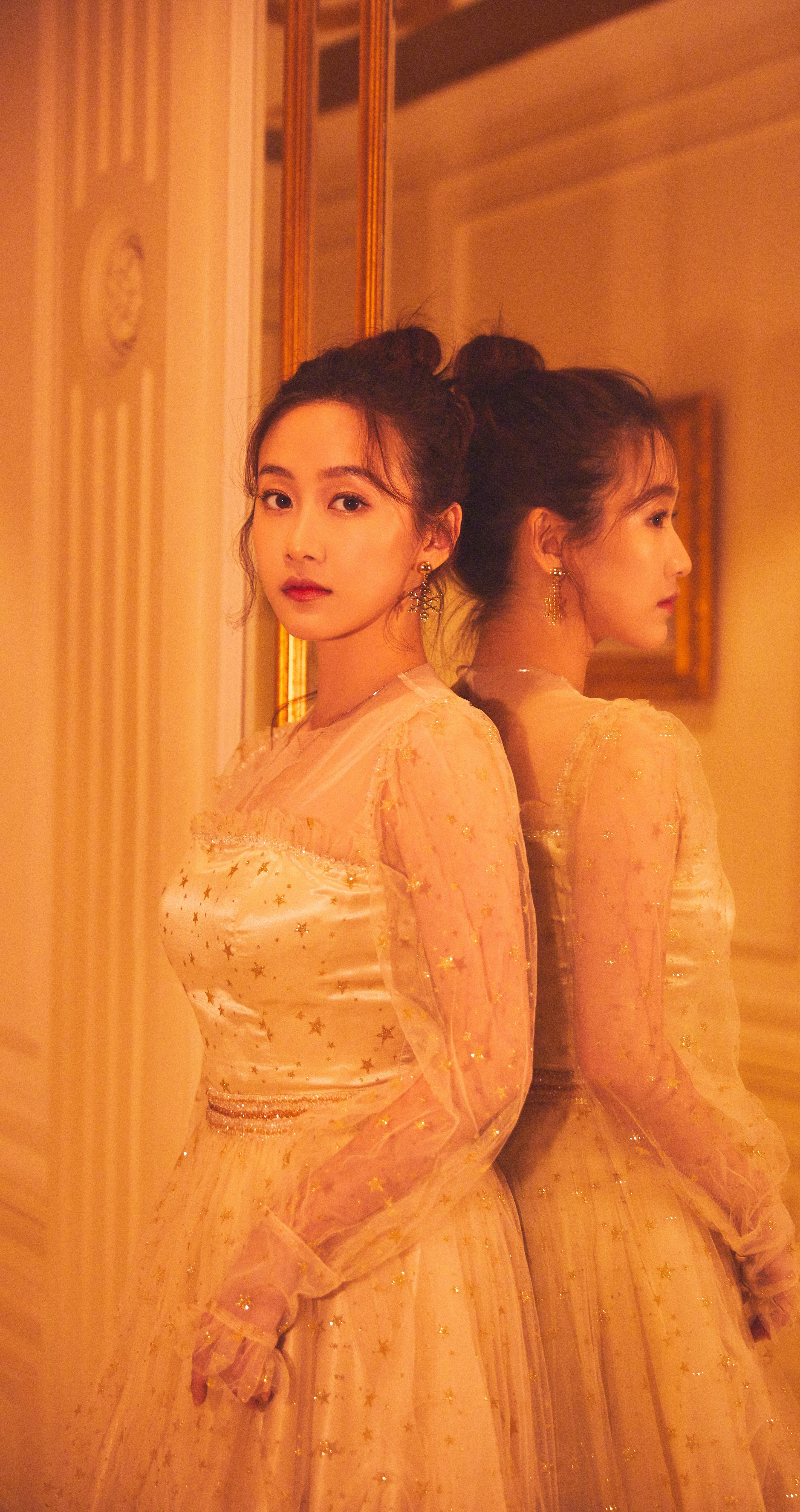 刘美含，柔纱长裙，轻盈曼妙​​​