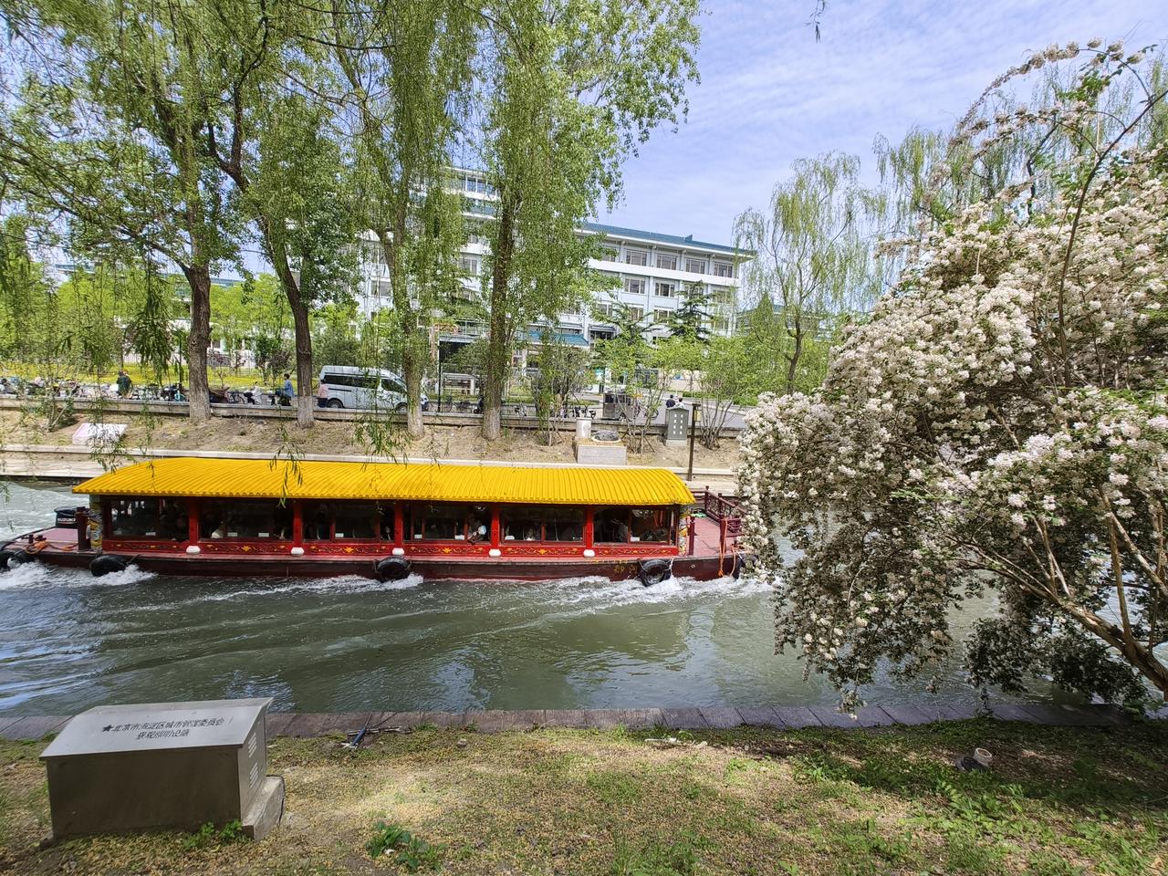 小学老师能去中学任教吗？多个城市出现小学老师过剩中学老师短缺的现象，教育局决定