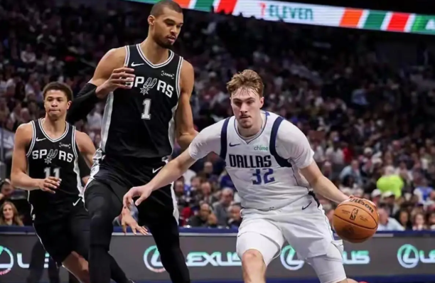 文班亚马好像还没触发罗斯条款今年提前续约的话最多只能5年2.52亿美元，如果