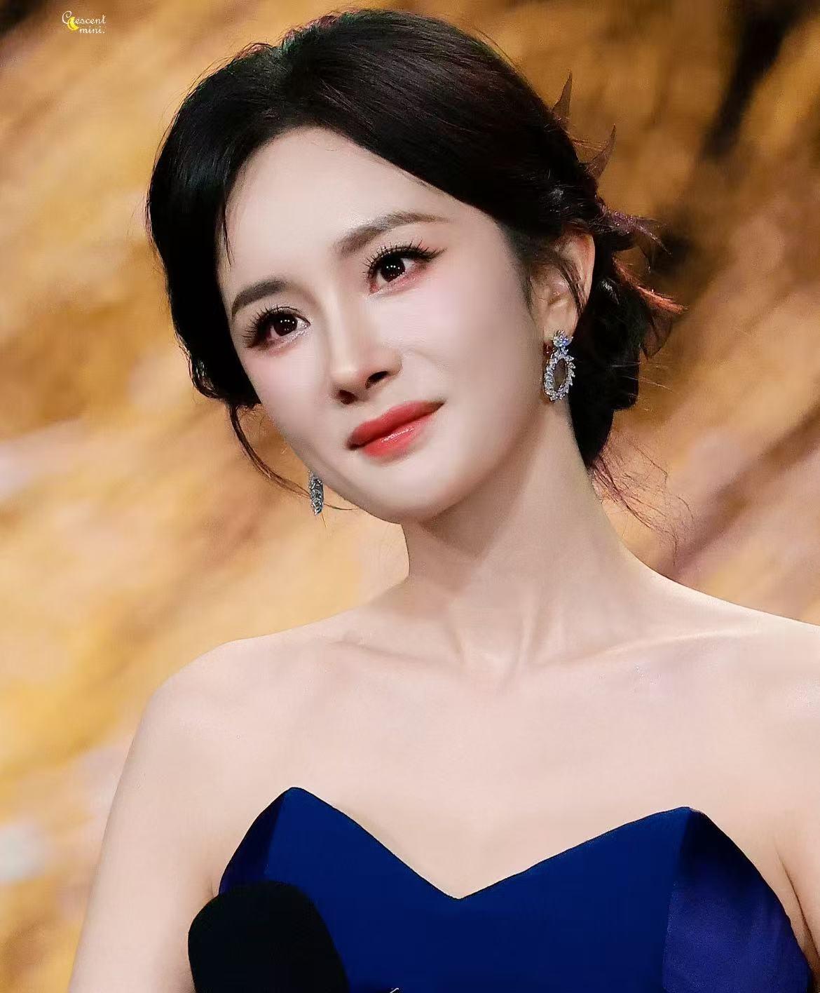 杨幂你还真的没完了你发文祈福就算了主动喊停代言官宣我也忍了，你居然自己私下的