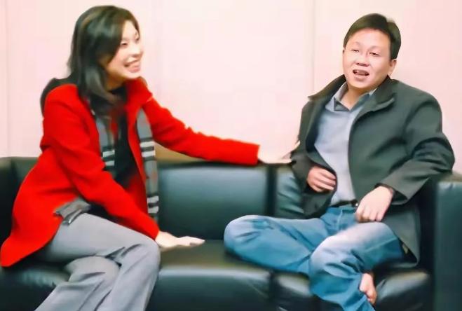 郑丽文，嫁给了台大学长，42岁才结婚，无子女。丈夫骆武昌中国文化大学副教授，两人